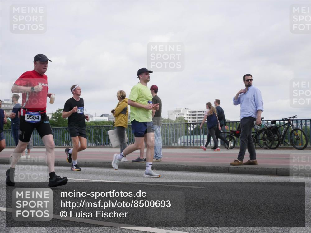 29.06.2025 - hella hamburg halbmarathon Luisa Fischer http://msf.ph/oto/8500693 29.06.2025 10:06:29 Kennedybrücke 9554, 1553, 1114, 1885, 2759, 2782, 3001, 3572, 4511, 6217, 7210, 7211, 7290, 8614, 9453, 9554, 10824 meine-sportfotos.de