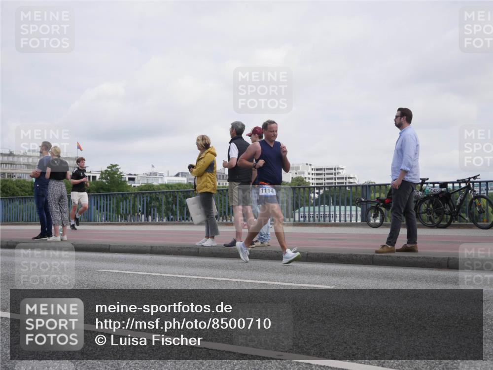 29.06.2025 - hella hamburg halbmarathon Luisa Fischer http://msf.ph/oto/8500710 29.06.2025 10:06:31 Kennedybrücke 1114, 1114, 1885, 2594, 2759, 3001, 4511, 6217, 7935, 8614, 9453, 9554, 10824 meine-sportfotos.de