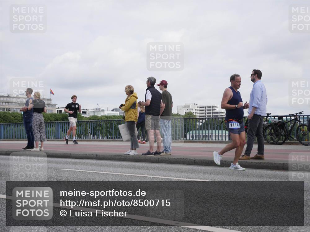 29.06.2025 - hella hamburg halbmarathon Luisa Fischer http://msf.ph/oto/8500715 29.06.2025 10:06:31 Kennedybrücke 1114, 1114, 1885, 2594, 2759, 3001, 4511, 6217, 7935, 8614, 9453, 9554, 10824 meine-sportfotos.de