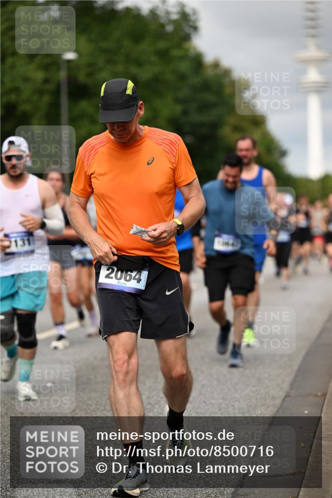 29.06.2025 - hella hamburg halbmarathon Dr. Thomas Lammeyer http://msf.ph/oto/8500716 29.06.2025 10:24:45 Kennedybrücke 1011, 1046, 1069, 1154, 1471, 1474, 1534, 2053, 2064, 2834, 3733, 3842, 4154, 4166, 4288, 4422, 4754, 4869, 5181, 5811, 5812, 5831, 5937, 6608, 6844, 6951, 7101, 7131, 8025, 8588, 8738, 8940, 9005, 9011, 9236, 9873, 10039, 10041, 10595, 10613, 10647, 10754, 11100 meine-sportfotos.de