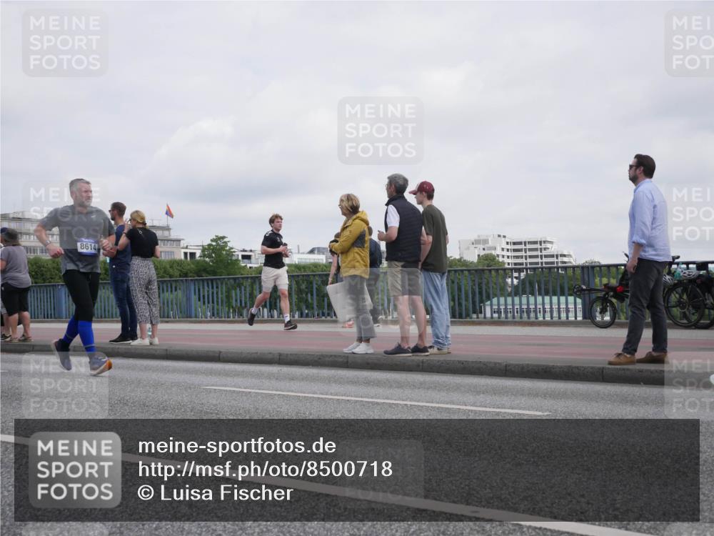 29.06.2025 - hella hamburg halbmarathon Luisa Fischer http://msf.ph/oto/8500718 29.06.2025 10:06:32 Kennedybrücke 8614, 1114, 1885, 2594, 2759, 3001, 4511, 6217, 7935, 8614, 9453, 9554 meine-sportfotos.de