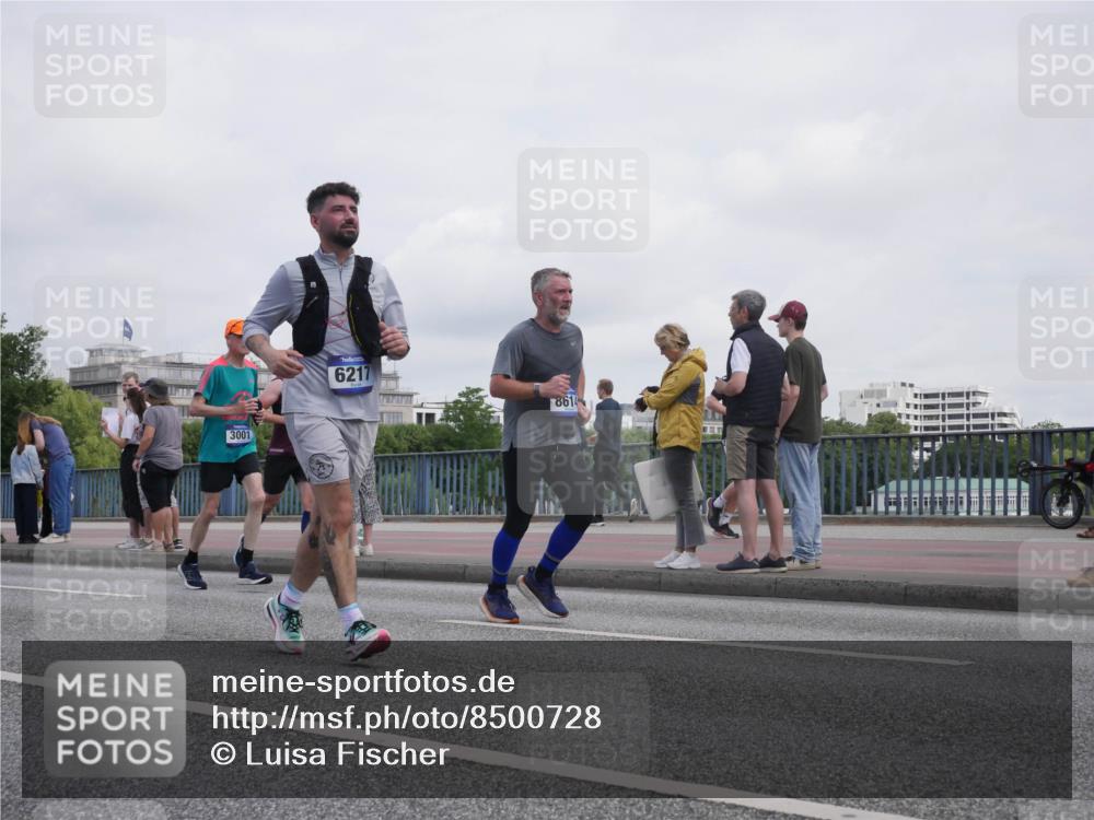 29.06.2025 - hella hamburg halbmarathon Luisa Fischer http://msf.ph/oto/8500728 29.06.2025 10:06:33 Kennedybrücke 3001, 6217, 8614, 1114, 1885, 2594, 2759, 3001, 4511, 6217, 6391, 7935, 8614, 9453 meine-sportfotos.de