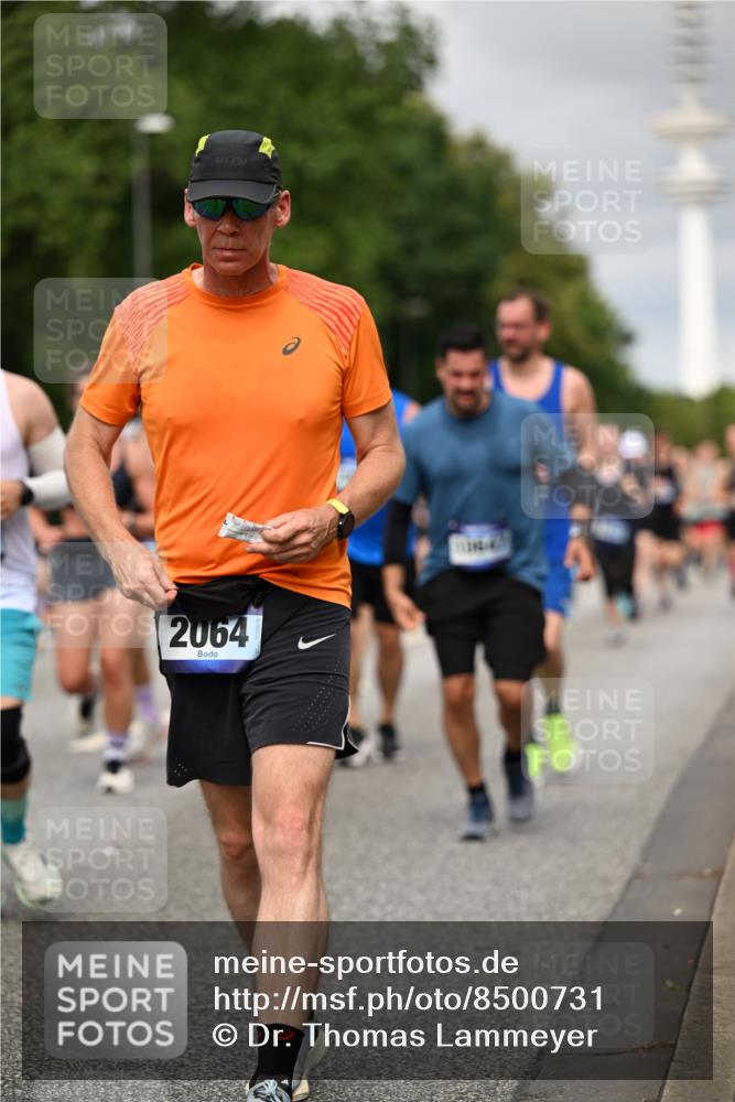 29.06.2025 - hella hamburg halbmarathon Dr. Thomas Lammeyer http://msf.ph/oto/8500731 29.06.2025 10:24:45 Kennedybrücke 1011, 1046, 1069, 1154, 1471, 1474, 1534, 2053, 2064, 2834, 3733, 3842, 4154, 4166, 4288, 4422, 4754, 4869, 5181, 5811, 5812, 5831, 5937, 6608, 6844, 6951, 7101, 7131, 8025, 8588, 8738, 8940, 9005, 9011, 9236, 9873, 10039, 10041, 10595, 10613, 10647, 10754, 11100 meine-sportfotos.de