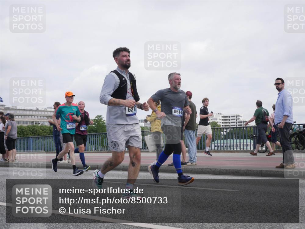 29.06.2025 - hella hamburg halbmarathon Luisa Fischer http://msf.ph/oto/8500733 29.06.2025 10:06:33 Kennedybrücke 3001, 17226, 621, 8614, 1114, 1885, 2594, 2759, 3001, 4511, 6217, 6391, 7935, 8614, 9453 meine-sportfotos.de