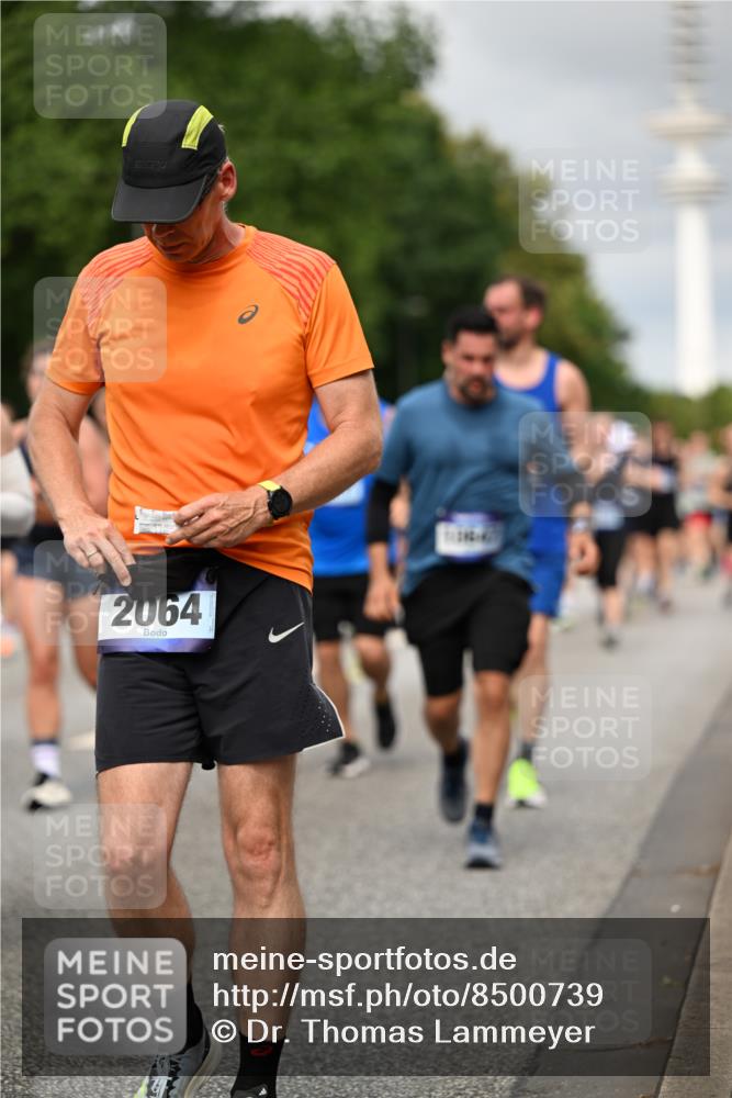 29.06.2025 - hella hamburg halbmarathon Dr. Thomas Lammeyer http://msf.ph/oto/8500739 29.06.2025 10:24:45 Kennedybrücke 1011, 1046, 1069, 1154, 1471, 1474, 1534, 2053, 2064, 2834, 3733, 3842, 4154, 4166, 4288, 4422, 4754, 4869, 5181, 5811, 5812, 5831, 5937, 6608, 6844, 6951, 7101, 7131, 8025, 8588, 8738, 8940, 9005, 9011, 9236, 9873, 10039, 10041, 10595, 10613, 10647, 10754, 11100 meine-sportfotos.de