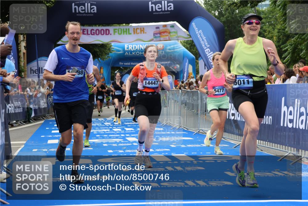 29.06.2025 - hella hamburg halbmarathon Strokosch-Dieckow http://msf.ph/oto/8500746 29.06.2025 10:42:51 Ziel 4823, 5011, 5477, 7035, 7105, 13398, 13725, 14447, 14560, 14813, 14849, 15297, 15301, 15851, 18559, 18659 meine-sportfotos.de