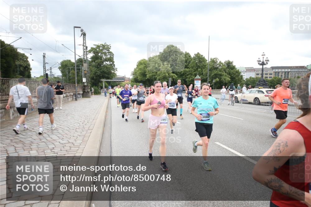 29.06.2025 - hella hamburg halbmarathon Jannik Wohlers http://msf.ph/oto/8500748 29.06.2025 10:57:26 Lombardsbrücke 1123, 1242, 1248, 1265, 2015, 2451, 2567, 2900, 3191, 3644, 3954, 4059, 4521, 4830, 5632, 6316, 6337, 6916, 7172, 7193, 7556, 8159, 8474, 8713, 8773, 9059, 9233, 9318, 9394, 9398, 9436, 9607, 9613, 9840, 10070, 10352, 10380, 10461, 10513, 10551, 10560, 10578, 10629, 10630, 10912, 11013, 11026, 11193, 11263, 11266, 11267, 11353, 11377, 13176, 13352, 13364, 13804, 13882, 14290, 14453, 14507, 15510, 15552, 15800, 15956, 16082 meine-sportfotos.de