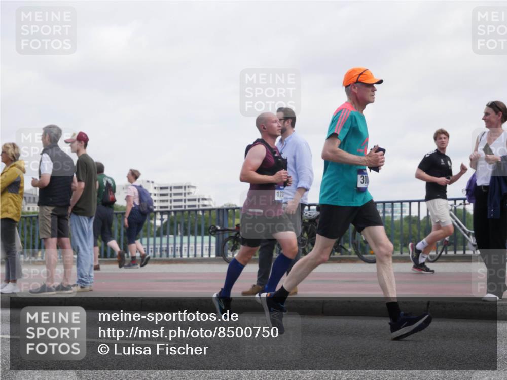 29.06.2025 - hella hamburg halbmarathon Luisa Fischer http://msf.ph/oto/8500750 29.06.2025 10:06:35 Kennedybrücke 172, 30, 1114, 1885, 2594, 2759, 3001, 4307, 4511, 6217, 6391, 7006, 7935, 8614, 9453 meine-sportfotos.de