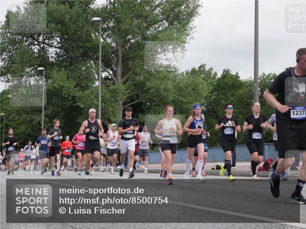 29.06.2025 - hella hamburg halbmarathon Luisa Fischer http://msf.ph/oto/8500754 29.06.2025 10:06:40 Kennedybrücke 16113, 7306, 1637, 16621, 5464, 6453, 7278, 565, 12211, 12212, 13732, 13857, 12377, 1885, 2594, 2759, 4307, 4511, 4587, 5384, 5396, 5464, 6391, 7006, 7277, 7278, 7279, 7306, 7935, 9453 meine-sportfotos.de