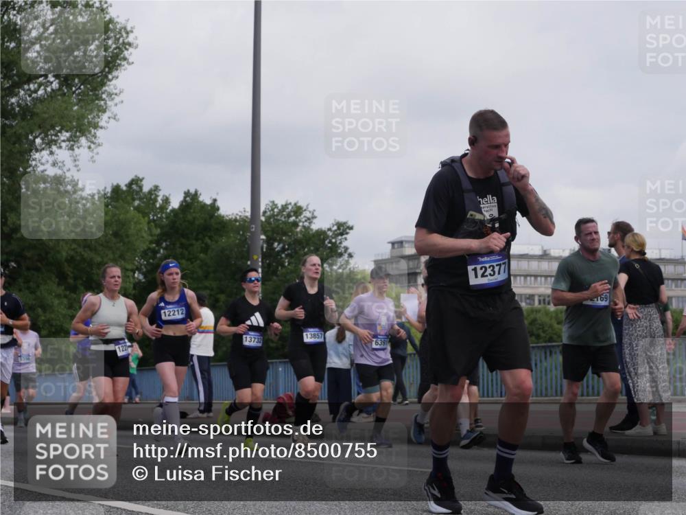 29.06.2025 - hella hamburg halbmarathon Luisa Fischer http://msf.ph/oto/8500755 29.06.2025 10:06:41 Kennedybrücke 5396, 122, 12212, 13732, 13857, 6391, 12377, 169, 1885, 2594, 2759, 4307, 4511, 4587, 5384, 5396, 5464, 6391, 7006, 7277, 7278, 7279, 7306, 7935, 9453 meine-sportfotos.de