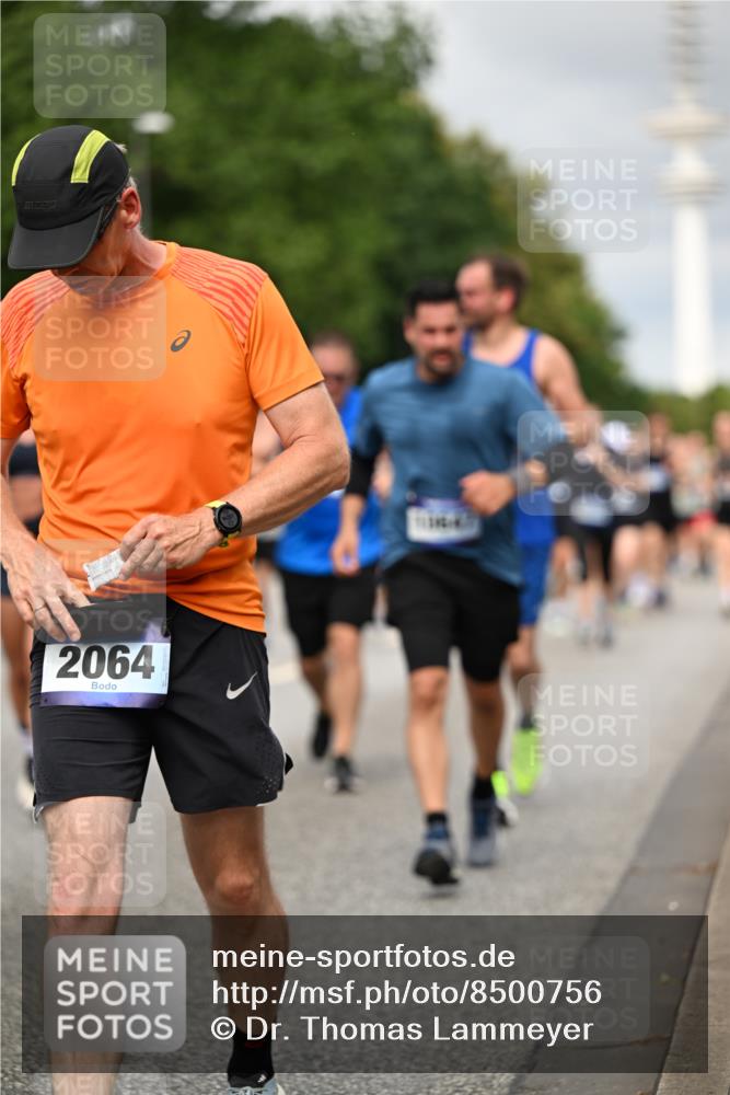 29.06.2025 - hella hamburg halbmarathon Dr. Thomas Lammeyer http://msf.ph/oto/8500756 29.06.2025 10:24:46 Kennedybrücke 1011, 1046, 1069, 1154, 1471, 1474, 1534, 2053, 2064, 2101, 2834, 3733, 3842, 4154, 4166, 4288, 4422, 4754, 4869, 5181, 5811, 5812, 5831, 5937, 6608, 6844, 6951, 7101, 7131, 8025, 8113, 8588, 8738, 8940, 9005, 9011, 9236, 9873, 9981, 10039, 10041, 10595, 10613, 10647, 10754, 11100 meine-sportfotos.de