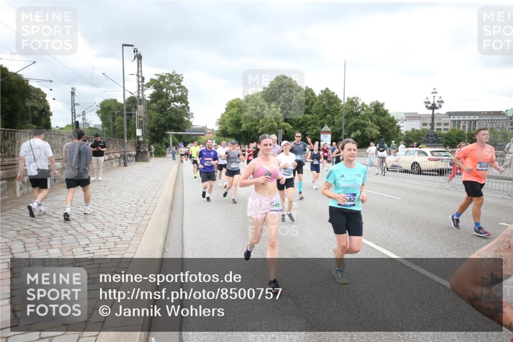 29.06.2025 - hella hamburg halbmarathon Jannik Wohlers http://msf.ph/oto/8500757 29.06.2025 10:57:26 Lombardsbrücke 1123, 1242, 1248, 1265, 2015, 2451, 2567, 2900, 3191, 3644, 3954, 4059, 4521, 4830, 5632, 6316, 6337, 6916, 7172, 7193, 7556, 8159, 8474, 8713, 8773, 9059, 9233, 9318, 9394, 9398, 9436, 9607, 9613, 9840, 10070, 10352, 10380, 10461, 10513, 10551, 10560, 10578, 10629, 10630, 10912, 11013, 11026, 11193, 11263, 11266, 11267, 11353, 11377, 13176, 13352, 13364, 13804, 13882, 14290, 14453, 14507, 15510, 15552, 15800, 15956, 16082 meine-sportfotos.de