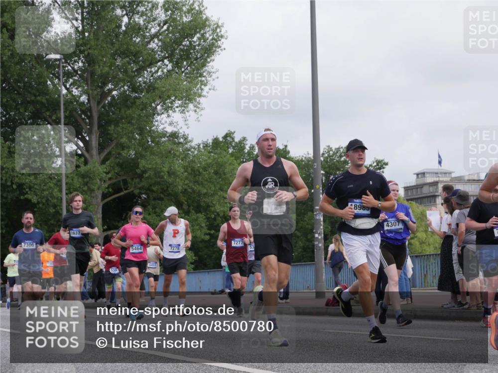 29.06.2025 - hella hamburg halbmarathon Luisa Fischer http://msf.ph/oto/8500780 29.06.2025 10:06:43 Kennedybrücke 7306, 1637, 5464, 5384, 6453, 7278, 7277, 8985, 4307, 2594, 4307, 4587, 5384, 5396, 5464, 6391, 6453, 7006, 7277, 7278, 7279, 7306, 7935 meine-sportfotos.de