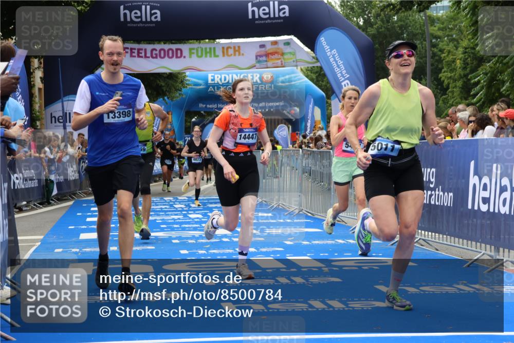 29.06.2025 - hella hamburg halbmarathon Strokosch-Dieckow http://msf.ph/oto/8500784 29.06.2025 10:42:51 Ziel 4823, 5011, 5477, 7035, 7105, 13398, 13725, 14447, 14560, 14813, 14849, 15297, 15301, 15851, 18559, 18659 meine-sportfotos.de