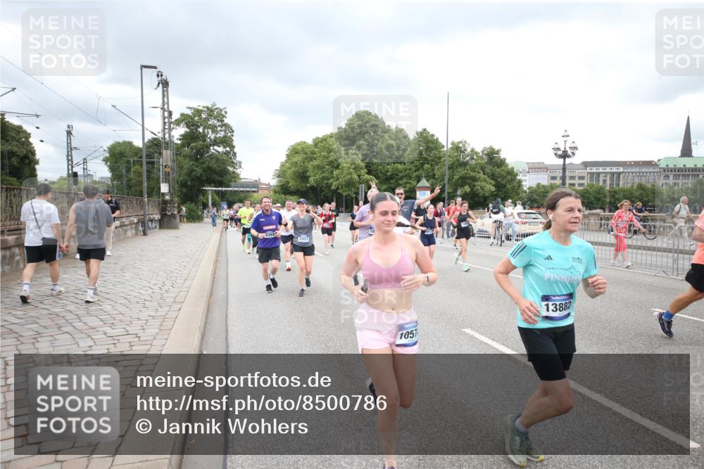 29.06.2025 - hella hamburg halbmarathon Jannik Wohlers http://msf.ph/oto/8500786 29.06.2025 10:57:27 Lombardsbrücke 1123, 1242, 1248, 1265, 2015, 2451, 2567, 2900, 3191, 3644, 3936, 3954, 4059, 4429, 4521, 4830, 6316, 6337, 6916, 7172, 7193, 7556, 8159, 8474, 8713, 8773, 9059, 9394, 9398, 9436, 9607, 9613, 9840, 10070, 10352, 10380, 10461, 10513, 10551, 10560, 10578, 10629, 10630, 10737, 10912, 11013, 11026, 11193, 11263, 11266, 11267, 11353, 11377, 13176, 13352, 13364, 13804, 13882, 14290, 14453, 14507, 15510, 15552, 15800, 15956, 16082 meine-sportfotos.de