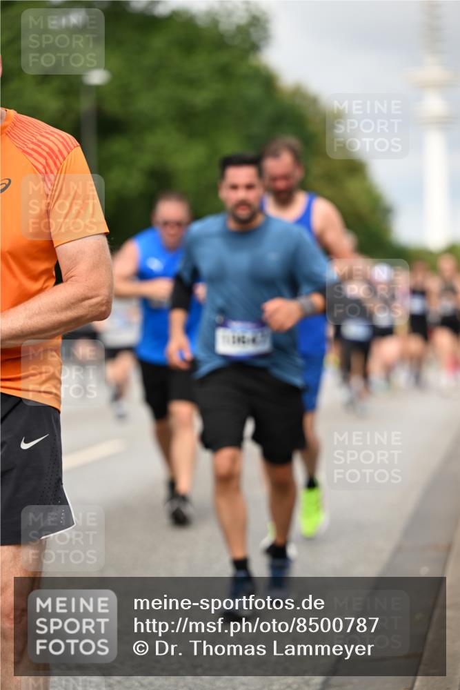 29.06.2025 - hella hamburg halbmarathon Dr. Thomas Lammeyer http://msf.ph/oto/8500787 29.06.2025 10:24:46 Kennedybrücke 1011, 1046, 1069, 1154, 1471, 1474, 1534, 2053, 2064, 2101, 2834, 3733, 3842, 4154, 4166, 4288, 4422, 4754, 4869, 5181, 5811, 5812, 5831, 5937, 6608, 6844, 6951, 7101, 7131, 8025, 8113, 8588, 8738, 8940, 9005, 9011, 9236, 9873, 9981, 10039, 10041, 10595, 10613, 10647, 10754, 11100 meine-sportfotos.de
