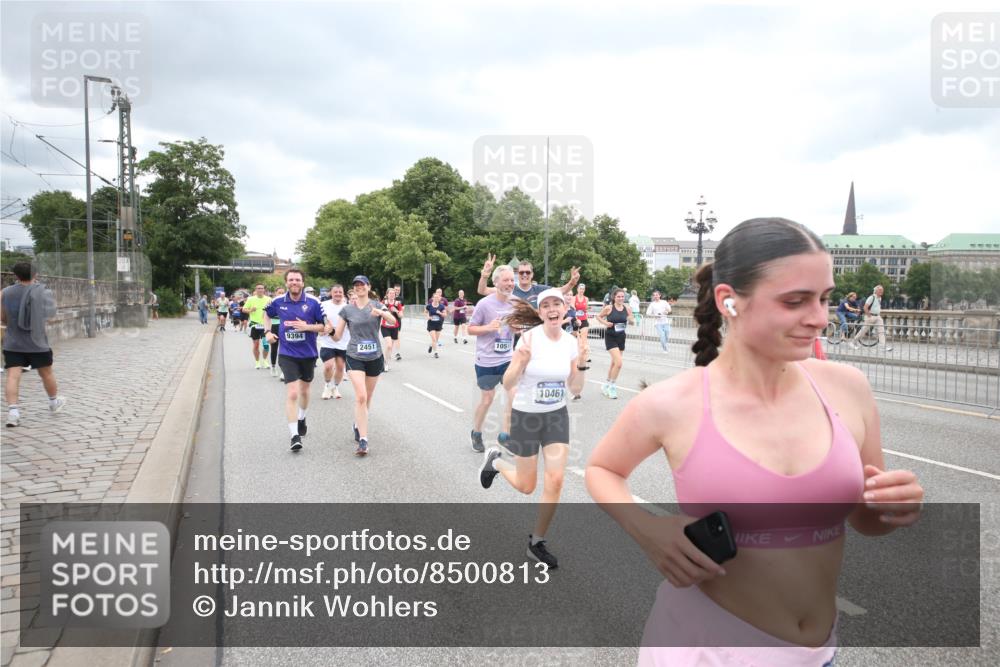 29.06.2025 - hella hamburg halbmarathon Jannik Wohlers http://msf.ph/oto/8500813 29.06.2025 10:57:27 Lombardsbrücke 1123, 1242, 1248, 1265, 2015, 2451, 2567, 2900, 3191, 3644, 3936, 3954, 4059, 4429, 4521, 4830, 6316, 6337, 6916, 7172, 7193, 7556, 8159, 8474, 8713, 8773, 9059, 9394, 9398, 9436, 9607, 9613, 9840, 10070, 10352, 10380, 10461, 10513, 10551, 10560, 10578, 10629, 10630, 10737, 10912, 11013, 11026, 11193, 11263, 11266, 11267, 11353, 11377, 13176, 13352, 13364, 13804, 13882, 14290, 14453, 14507, 15510, 15552, 15800, 15956, 16082 meine-sportfotos.de
