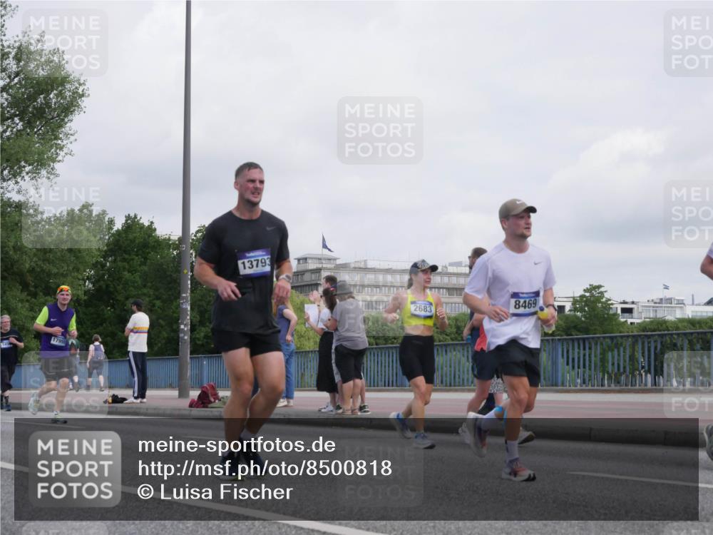 29.06.2025 - hella hamburg halbmarathon Luisa Fischer http://msf.ph/oto/8500818 29.06.2025 10:06:56 Kennedybrücke 17955, 13793, 2683, 8469, 1450, 2683, 4095, 5058, 5613, 8421, 8422, 8423, 8469, 8484, 9899, 10389 meine-sportfotos.de