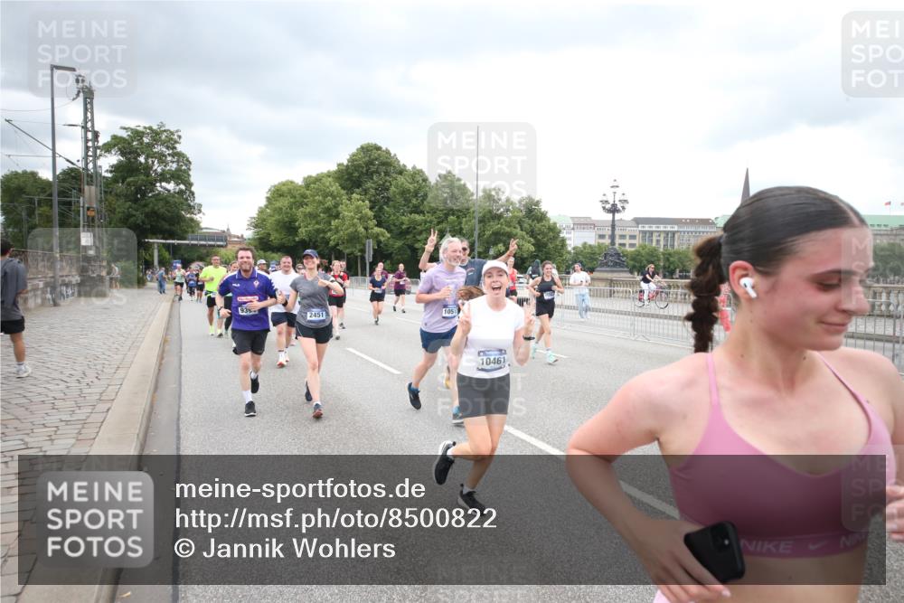 29.06.2025 - hella hamburg halbmarathon Jannik Wohlers http://msf.ph/oto/8500822 29.06.2025 10:57:27 Lombardsbrücke 1123, 1242, 1248, 1265, 2015, 2451, 2567, 2900, 3191, 3644, 3936, 3954, 4059, 4429, 4521, 4830, 6316, 6337, 6916, 7172, 7193, 7556, 8159, 8474, 8713, 8773, 9059, 9394, 9398, 9436, 9607, 9613, 9840, 10070, 10352, 10380, 10461, 10513, 10551, 10560, 10578, 10629, 10630, 10737, 10912, 11013, 11026, 11193, 11263, 11266, 11267, 11353, 11377, 13176, 13352, 13364, 13804, 13882, 14290, 14453, 14507, 15510, 15552, 15800, 15956, 16082 meine-sportfotos.de