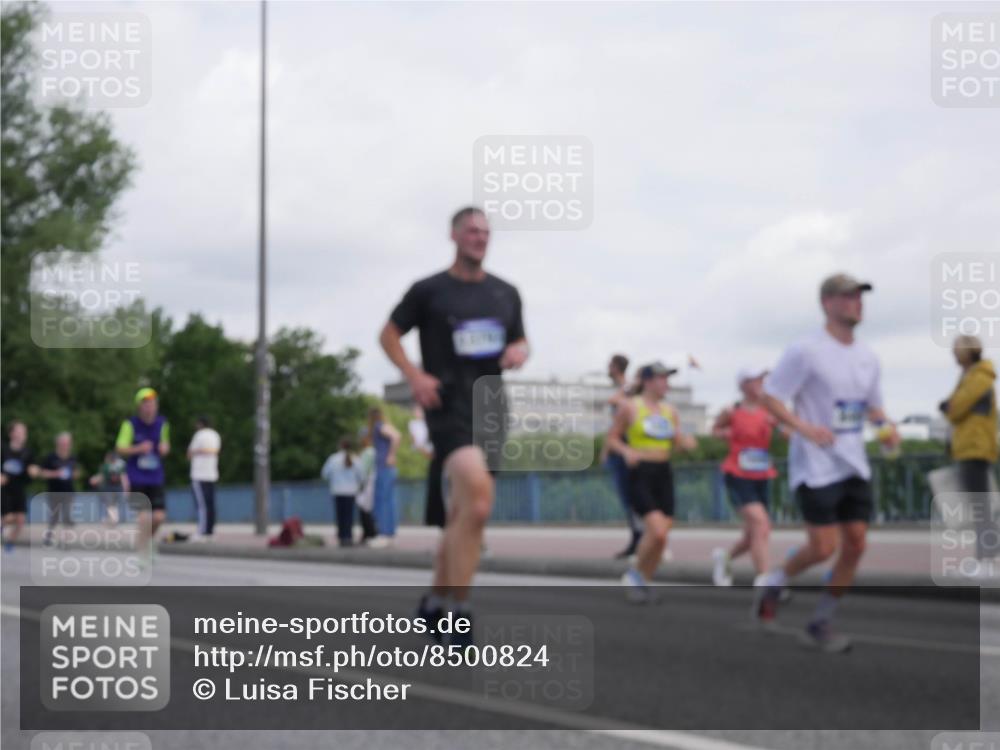 29.06.2025 - hella hamburg halbmarathon Luisa Fischer http://msf.ph/oto/8500824 29.06.2025 10:06:56 Kennedybrücke 1450, 2683, 4095, 5058, 5613, 8421, 8422, 8423, 8469, 8484, 9899, 10389 meine-sportfotos.de