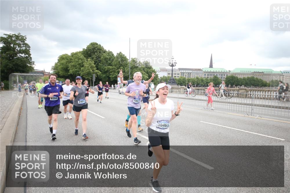 29.06.2025 - hella hamburg halbmarathon Jannik Wohlers http://msf.ph/oto/8500840 29.06.2025 10:57:28 Lombardsbrücke 1123, 1242, 1248, 1388, 2015, 2451, 2567, 2900, 3191, 3644, 3936, 3954, 4059, 4429, 4521, 4830, 6316, 6337, 6916, 7172, 7193, 7556, 8159, 8474, 8713, 8773, 9059, 9394, 9398, 9436, 9607, 9613, 9840, 10070, 10352, 10380, 10461, 10513, 10551, 10560, 10578, 10629, 10630, 10737, 10912, 11013, 11026, 11193, 11263, 11266, 11267, 11353, 11377, 11392, 11732, 13176, 13352, 13358, 13364, 13553, 13804, 13882, 14290, 14453, 14507, 14685, 15510, 15552, 15800, 15956, 16082 meine-sportfotos.de