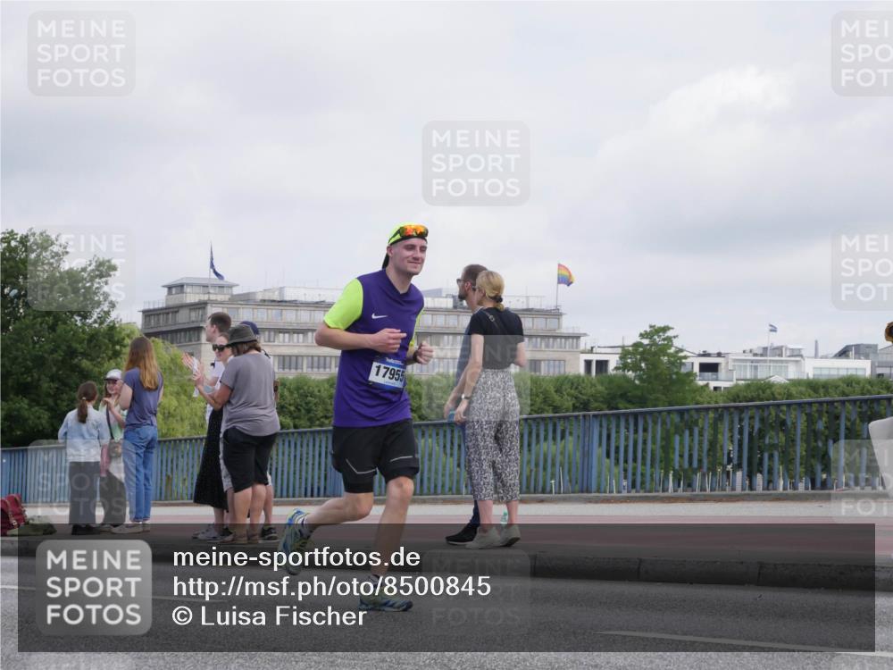 29.06.2025 - hella hamburg halbmarathon Luisa Fischer http://msf.ph/oto/8500845 29.06.2025 10:06:58 Kennedybrücke 17955, 1450, 2683, 4095, 5058, 6142, 8177, 8421, 8422, 8423, 8469, 8484, 9899, 10389 meine-sportfotos.de