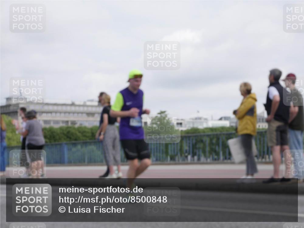 29.06.2025 - hella hamburg halbmarathon Luisa Fischer http://msf.ph/oto/8500848 29.06.2025 10:06:59 Kennedybrücke 1450, 2277, 2683, 4095, 5058, 6142, 8177, 8421, 8422, 8423, 8469, 8484, 9899 meine-sportfotos.de
