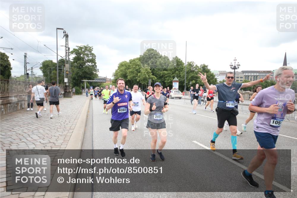 29.06.2025 - hella hamburg halbmarathon Jannik Wohlers http://msf.ph/oto/8500851 29.06.2025 10:57:28 Lombardsbrücke 1123, 1242, 1248, 1388, 2015, 2451, 2567, 2900, 3191, 3644, 3936, 3954, 4059, 4429, 4521, 4830, 6316, 6337, 6916, 7172, 7193, 7556, 8159, 8474, 8713, 8773, 9059, 9394, 9398, 9436, 9607, 9613, 9840, 10070, 10352, 10380, 10461, 10513, 10551, 10560, 10578, 10629, 10630, 10737, 10912, 11013, 11026, 11193, 11263, 11266, 11267, 11353, 11377, 11392, 11732, 13176, 13352, 13358, 13364, 13553, 13804, 13882, 14290, 14453, 14507, 14685, 15510, 15552, 15800, 15956, 16082 meine-sportfotos.de
