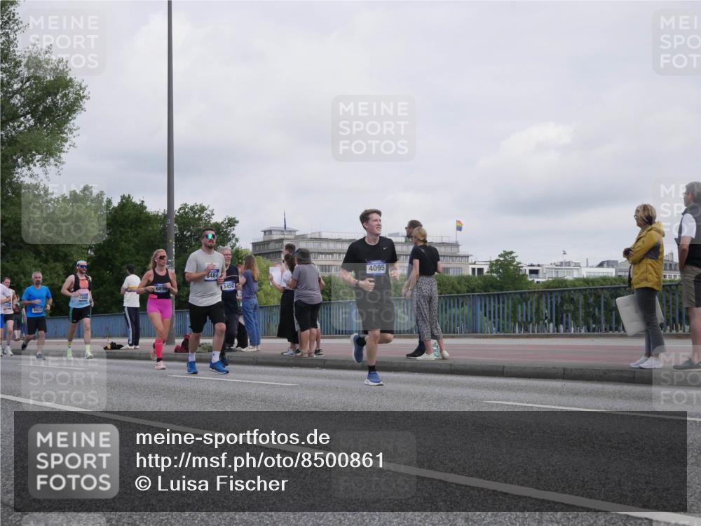 29.06.2025 - hella hamburg halbmarathon Luisa Fischer http://msf.ph/oto/8500861 29.06.2025 10:07:00 Kennedybrücke 8484, 4095, 9899, 1450, 1353, 8422, 1450, 2277, 2683, 4095, 5058, 6142, 8177, 8421, 8422, 8423, 8484, 9899 meine-sportfotos.de