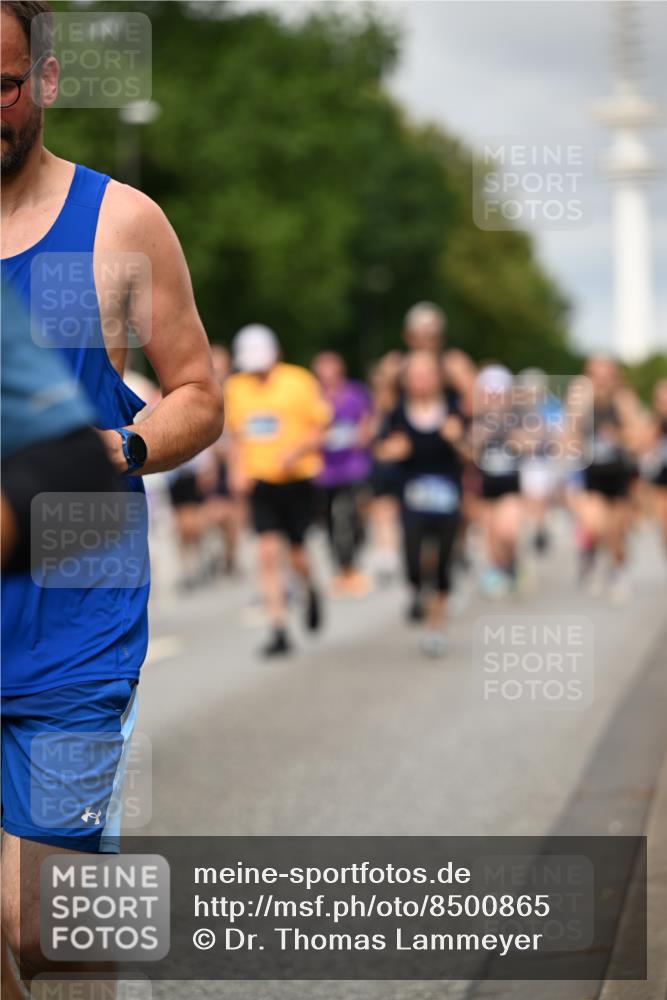 29.06.2025 - hella hamburg halbmarathon Dr. Thomas Lammeyer http://msf.ph/oto/8500865 29.06.2025 10:24:48 Kennedybrücke 1011, 1046, 1069, 1154, 1471, 1474, 1534, 2053, 2064, 2101, 2834, 3733, 3842, 4154, 4166, 4288, 4422, 4754, 4869, 5181, 5811, 5812, 5831, 5937, 6608, 6844, 6951, 7101, 7131, 8025, 8113, 8146, 8588, 8738, 8940, 9005, 9011, 9236, 9873, 9981, 10039, 10041, 10595, 10613, 10647, 10754, 11100 meine-sportfotos.de