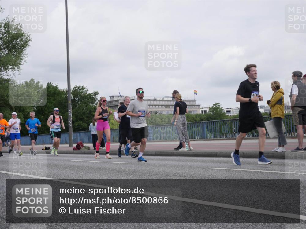 29.06.2025 - hella hamburg halbmarathon Luisa Fischer http://msf.ph/oto/8500866 29.06.2025 10:07:01 Kennedybrücke 1358, 8423, 121, 8422, 84, 400, 1450, 2277, 4095, 5058, 6142, 8177, 8421, 8422, 8423, 8484, 9899 meine-sportfotos.de