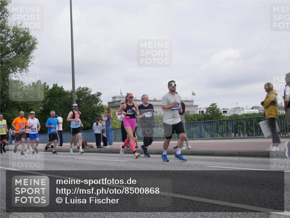 29.06.2025 - hella hamburg halbmarathon Luisa Fischer http://msf.ph/oto/8500868 29.06.2025 10:07:02 Kennedybrücke 1358, 6142, 8421, 8423, 8422, 9899, 1450, 8484, 1450, 2277, 4095, 4951, 5058, 6142, 7485, 8177, 8421, 8422, 8423, 8484, 9526, 9899 meine-sportfotos.de