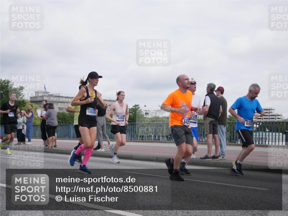 29.06.2025 - hella hamburg halbmarathon Luisa Fischer http://msf.ph/oto/8500881 29.06.2025 10:07:06 Kennedybrücke 15520, 8423, 5058, 8421, 8422, 8177, 1355, 1450, 2277, 2979, 4951, 5058, 6142, 7485, 8177, 8421, 8422, 8423, 9526, 9899 meine-sportfotos.de