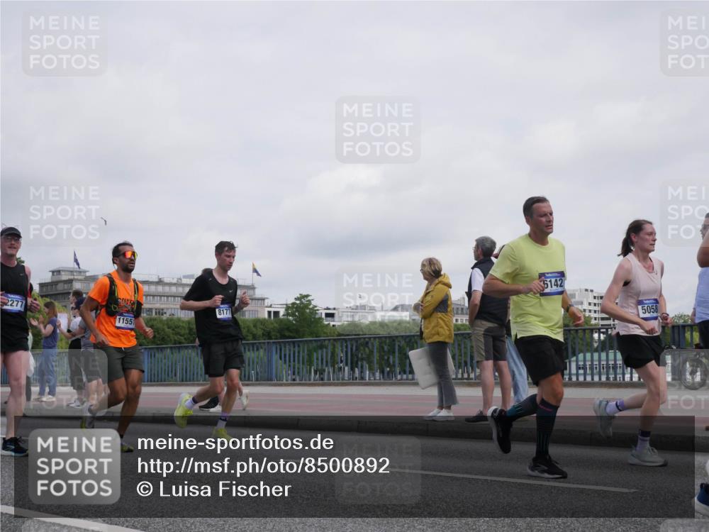 29.06.2025 - hella hamburg halbmarathon Luisa Fischer http://msf.ph/oto/8500892 29.06.2025 10:07:07 Kennedybrücke 2277, 11551, 8177, 6142, 5058, 1032, 1355, 1450, 2277, 2979, 4951, 5058, 5363, 6142, 7485, 8177, 8421, 8422, 8423, 9526 meine-sportfotos.de