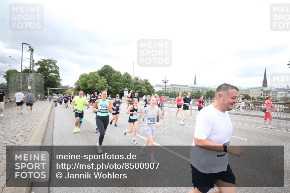 29.06.2025 - hella hamburg halbmarathon Jannik Wohlers http://msf.ph/oto/8500907 29.06.2025 10:57:31 Lombardsbrücke 1388, 2015, 2451, 2567, 2900, 3644, 3936, 4059, 4429, 5676, 6316, 6337, 7193, 7556, 7977, 7990, 8159, 8474, 8713, 8773, 9059, 9180, 9319, 9394, 9398, 9436, 9481, 9613, 9832, 9840, 10070, 10352, 10380, 10461, 10513, 10551, 10560, 10578, 10629, 10630, 10635, 10737, 10912, 11013, 11026, 11193, 11263, 11266, 11267, 11353, 11377, 11392, 11732, 12122, 13176, 13352, 13358, 13364, 13553, 13804, 13882, 14290, 14453, 14507, 14685, 15510, 15552, 15800, 15956, 16082, 16349 meine-sportfotos.de