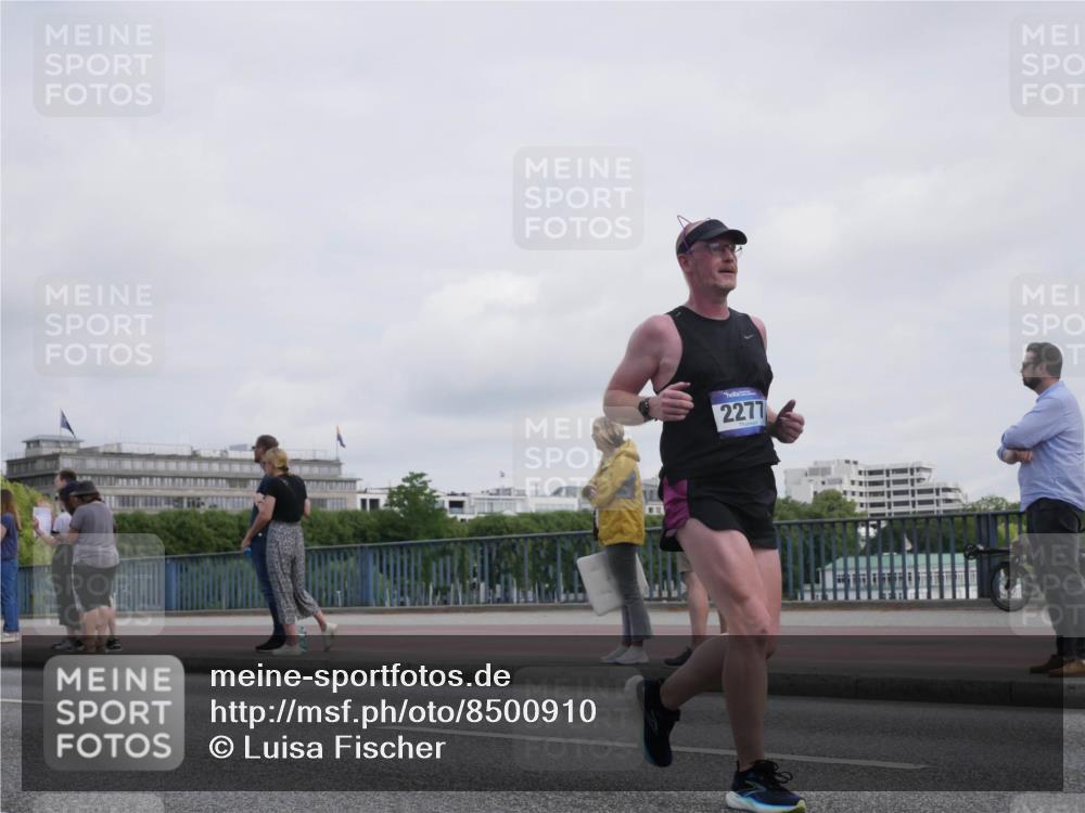 29.06.2025 - hella hamburg halbmarathon Luisa Fischer http://msf.ph/oto/8500910 29.06.2025 10:07:09 Kennedybrücke 2277, 1032, 1355, 2277, 2979, 4951, 5058, 5363, 6142, 7485, 8177, 8421, 9526 meine-sportfotos.de