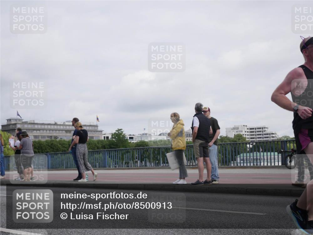 29.06.2025 - hella hamburg halbmarathon Luisa Fischer http://msf.ph/oto/8500913 29.06.2025 10:07:10 Kennedybrücke 1032, 1355, 2277, 2979, 4951, 5363, 6142, 7485, 8177, 9526 meine-sportfotos.de