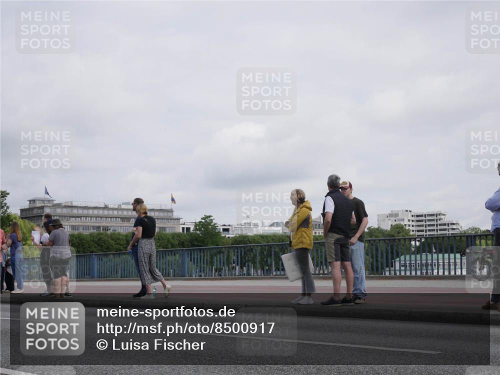 29.06.2025 - hella hamburg halbmarathon Luisa Fischer http://msf.ph/oto/8500917 29.06.2025 10:07:10 Kennedybrücke 1032, 1355, 2277, 2979, 4951, 5363, 6142, 7485, 8177, 9526 meine-sportfotos.de
