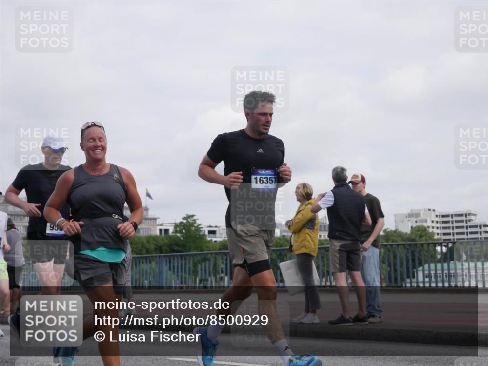 29.06.2025 - hella hamburg halbmarathon Luisa Fischer http://msf.ph/oto/8500929 29.06.2025 10:07:12 Kennedybrücke 37, 16357, 1032, 1161, 1355, 2277, 2979, 4488, 4951, 5363, 7485, 9526 meine-sportfotos.de