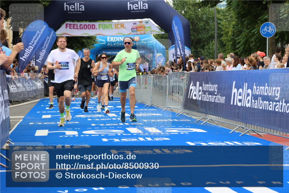 29.06.2025 - hella hamburg halbmarathon Strokosch-Dieckow http://msf.ph/oto/8500930 29.06.2025 10:53:09 Ziel 2111, 2208, 3059, 3258, 4121, 7383, 7864, 8273, 8361, 8587, 9142, 9537, 12875, 14323, 15179, 16929, 16986, 19208 meine-sportfotos.de