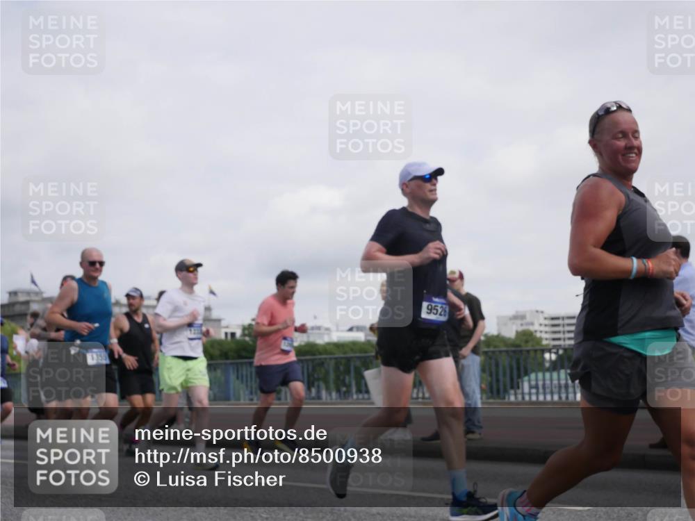 29.06.2025 - hella hamburg halbmarathon Luisa Fischer http://msf.ph/oto/8500938 29.06.2025 10:07:13 Kennedybrücke 1358, 9526, 1032, 1161, 1355, 2979, 3488, 4488, 4951, 5363, 7485, 9526 meine-sportfotos.de