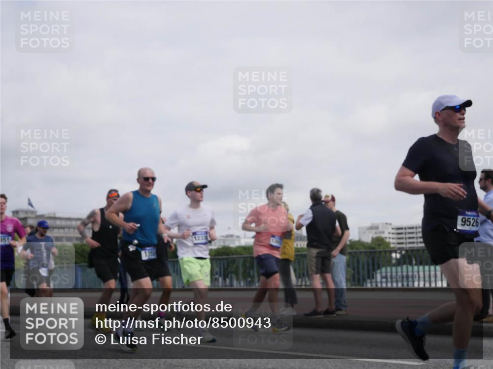 29.06.2025 - hella hamburg halbmarathon Luisa Fischer http://msf.ph/oto/8500943 29.06.2025 10:07:13 Kennedybrücke 951, 1233, 129, 9526, 1032, 1161, 1355, 2979, 3488, 4488, 4951, 5363, 7485, 9526 meine-sportfotos.de