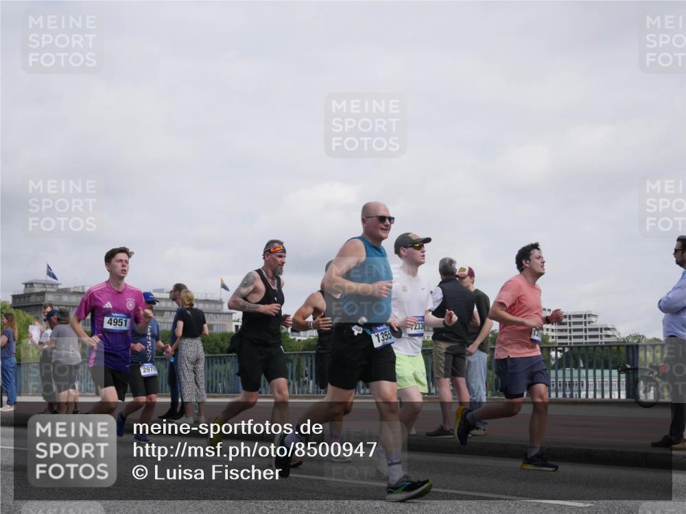 29.06.2025 - hella hamburg halbmarathon Luisa Fischer http://msf.ph/oto/8500947 29.06.2025 10:07:13 Kennedybrücke 4951, 2979, 1355, 233, 1032, 1161, 1355, 2979, 3488, 4488, 4951, 5363, 7485, 9526 meine-sportfotos.de