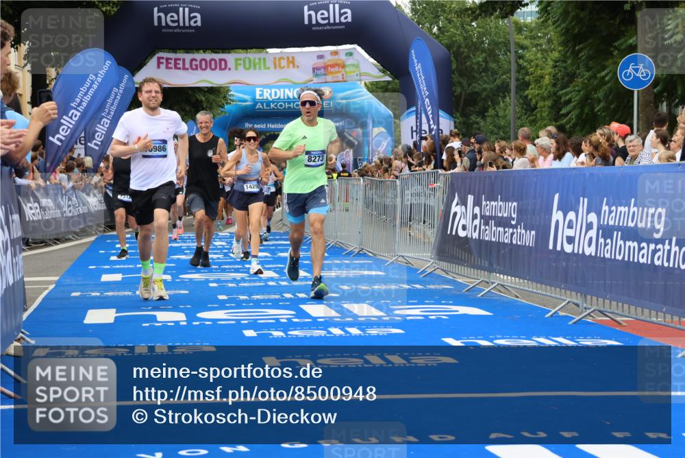 29.06.2025 - hella hamburg halbmarathon Strokosch-Dieckow http://msf.ph/oto/8500948 29.06.2025 10:53:10 Ziel 2074, 2111, 2208, 3059, 3258, 4121, 7312, 7383, 7864, 8273, 8361, 9142, 9537, 12875, 14323, 15179, 16929, 16986, 19208 meine-sportfotos.de