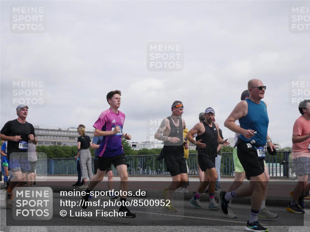 29.06.2025 - hella hamburg halbmarathon Luisa Fischer http://msf.ph/oto/8500952 29.06.2025 10:07:14 Kennedybrücke 11614, 1355, 1032, 1161, 1355, 2979, 3488, 4488, 4951, 5363, 7485, 9526 meine-sportfotos.de
