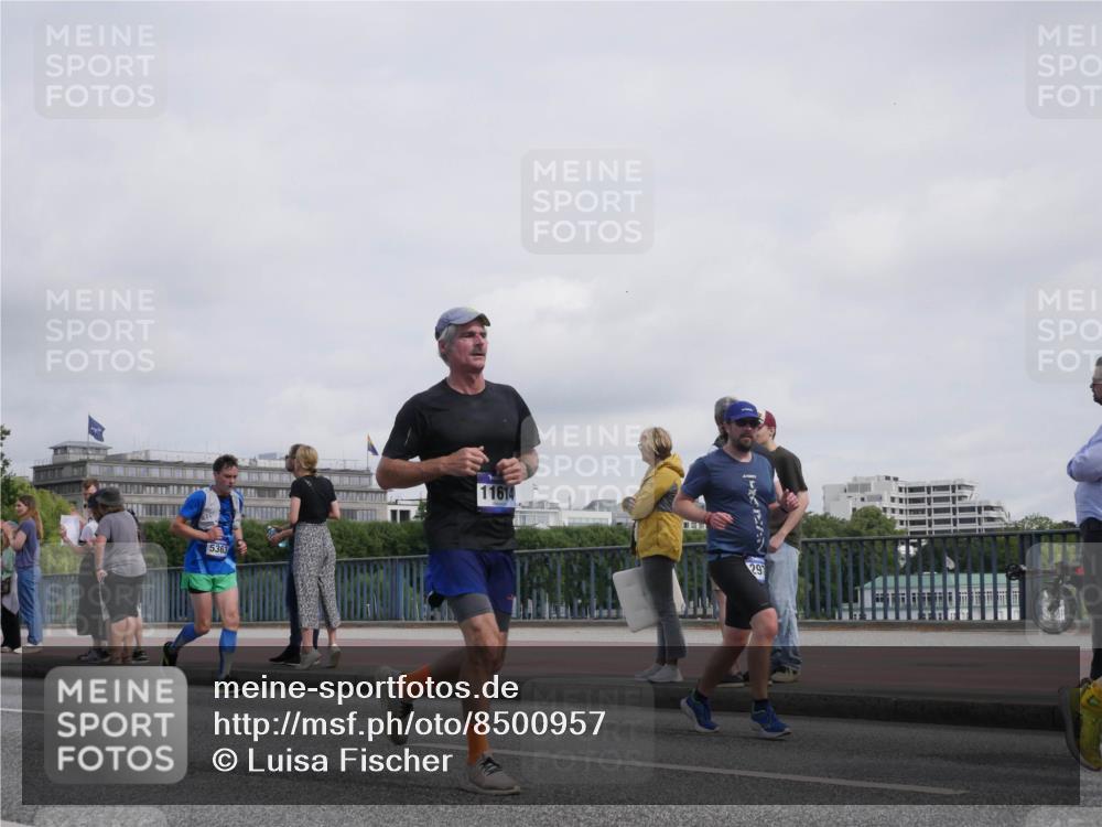 29.06.2025 - hella hamburg halbmarathon Luisa Fischer http://msf.ph/oto/8500957 29.06.2025 10:07:15 Kennedybrücke 5363, 11614, 297, 1032, 1161, 1355, 2979, 3488, 4488, 4951, 5363, 6706, 7485, 9526 meine-sportfotos.de