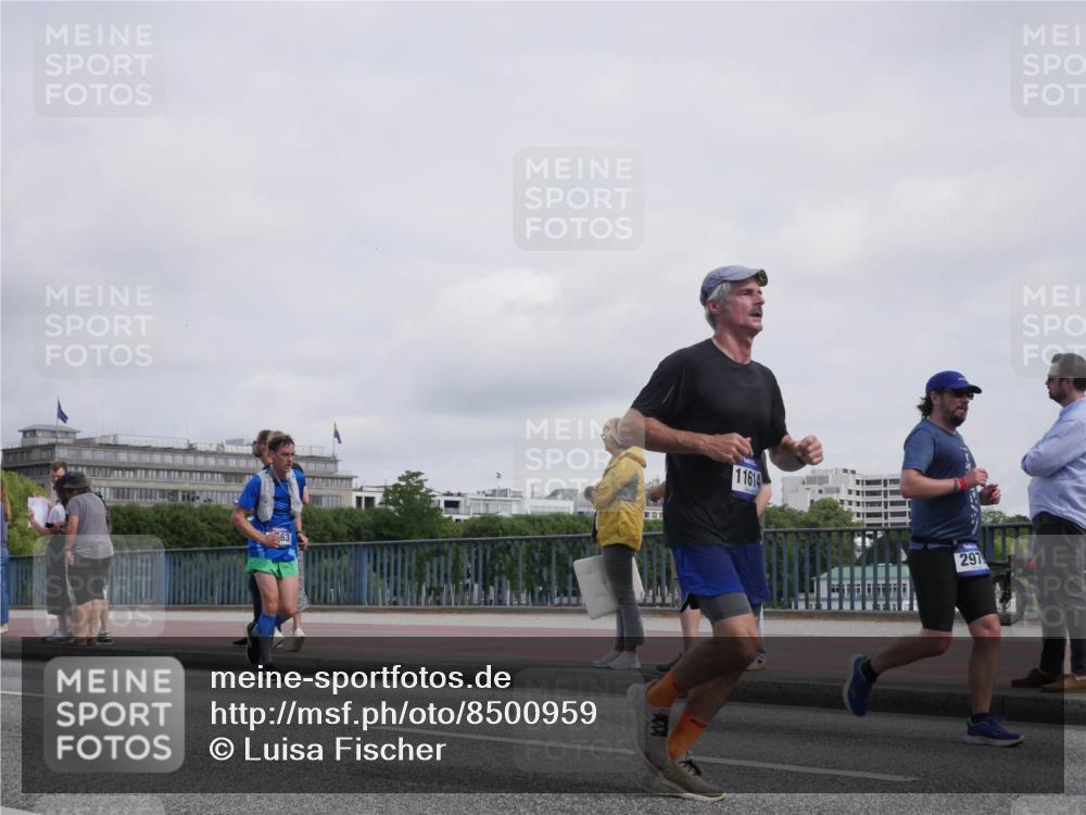 29.06.2025 - hella hamburg halbmarathon Luisa Fischer http://msf.ph/oto/8500959 29.06.2025 10:07:15 Kennedybrücke 63, 11614, 297, 1032, 1161, 1355, 2979, 3488, 4488, 4951, 5363, 6706, 7485, 9526 meine-sportfotos.de