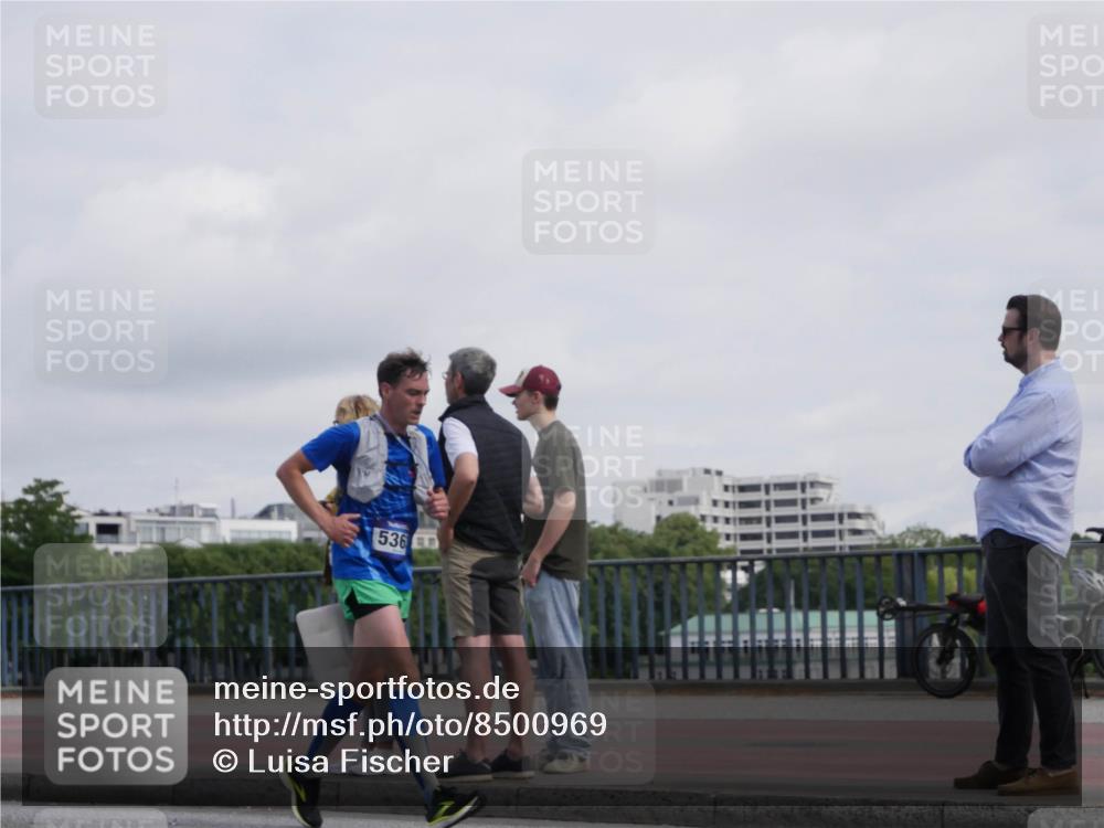 29.06.2025 - hella hamburg halbmarathon Luisa Fischer http://msf.ph/oto/8500969 29.06.2025 10:07:17 Kennedybrücke 536, 1032, 1161, 1367, 2979, 3488, 4488, 5363, 6706 meine-sportfotos.de