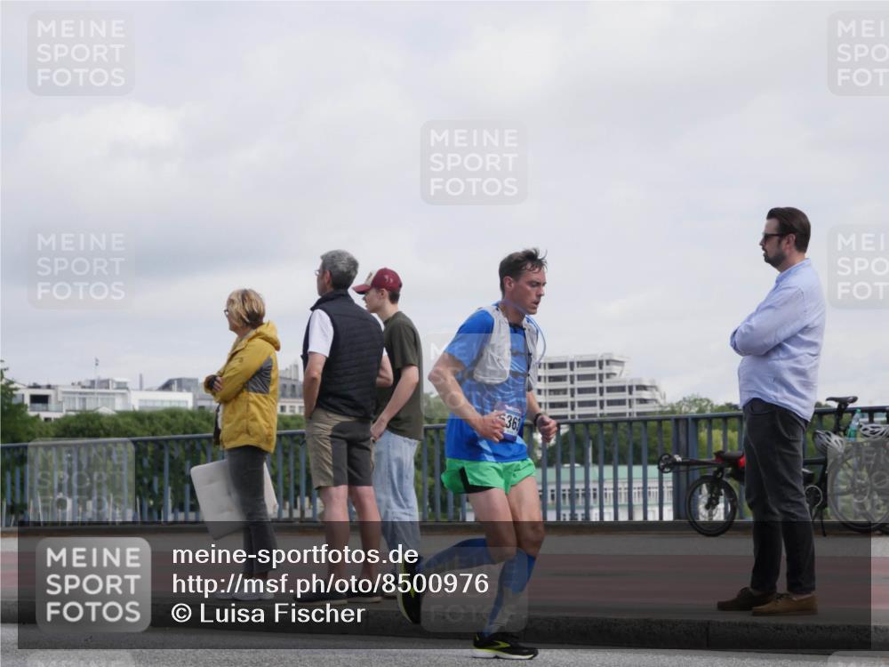 29.06.2025 - hella hamburg halbmarathon Luisa Fischer http://msf.ph/oto/8500976 29.06.2025 10:07:17 Kennedybrücke 363, 1032, 1161, 1367, 2979, 3488, 4488, 5363, 6706 meine-sportfotos.de