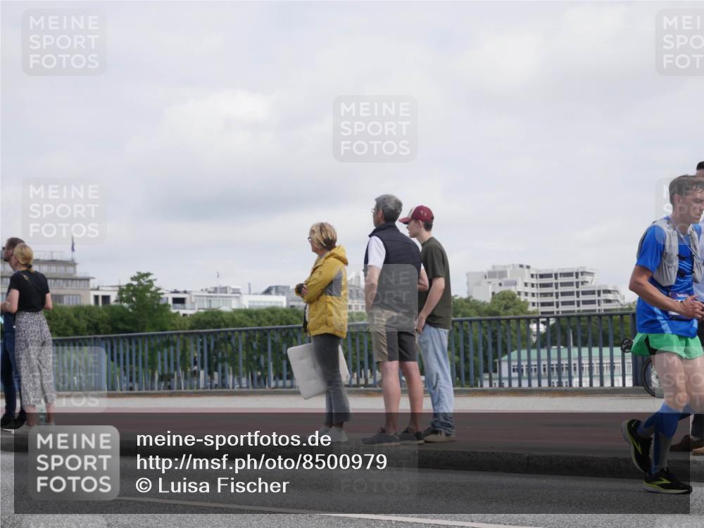 29.06.2025 - hella hamburg halbmarathon Luisa Fischer http://msf.ph/oto/8500979 29.06.2025 10:07:18 Kennedybrücke 1032, 1161, 1367, 2979, 3488, 4488, 5363, 6706 meine-sportfotos.de